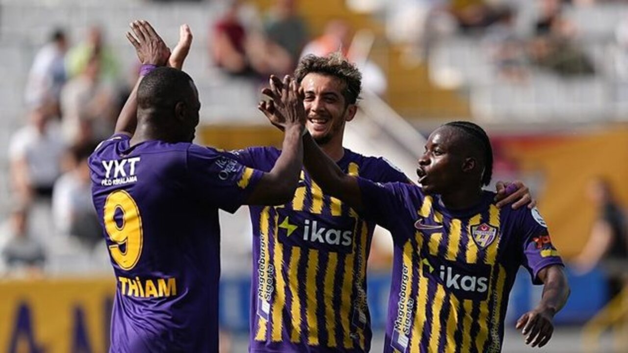 Eyüpspor evinde kazanmasını bildi, 3 puan hasretine son verdi (Eyüpspor 2 - 1 Antalyaspor | Maçın özeti)