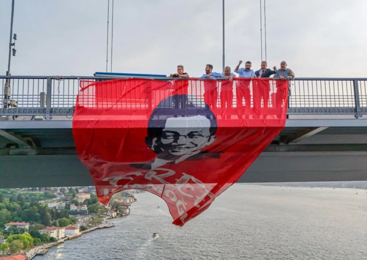 CHP'den 15 Temmuz Şehitler Köprüsü’nde Ekrem İmamoğlu eylemi!