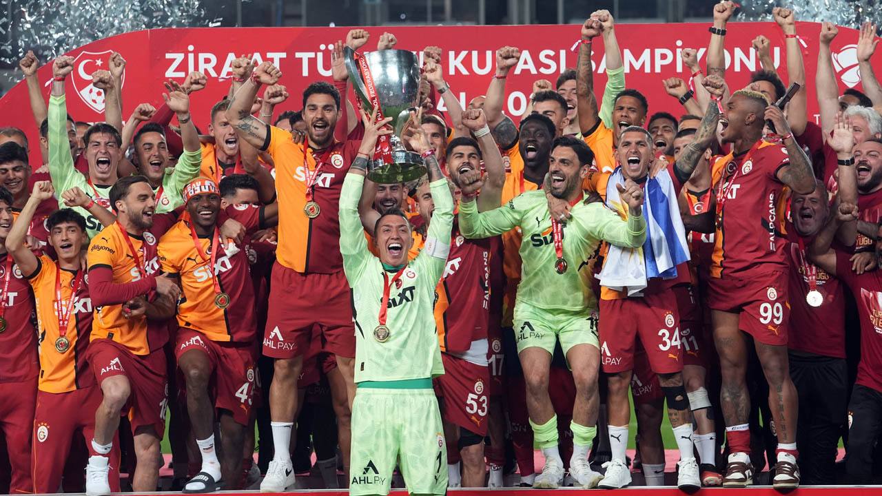 Galatasaray'da iç transfer operasyonu start alıyor