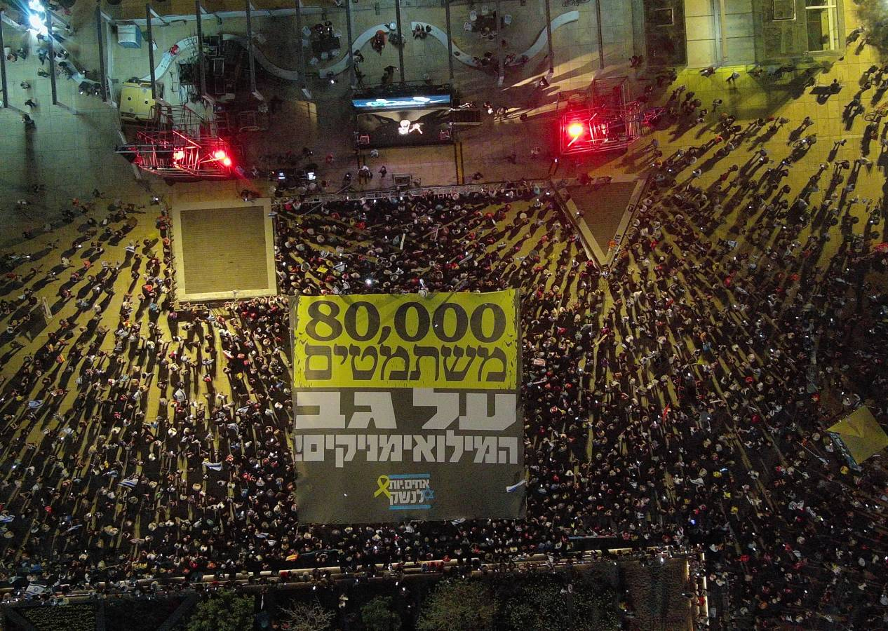 Tel-Aviv'de binlerce kişi Gazze için sokağa döküldü: Katil Netanyahu işgali durdur