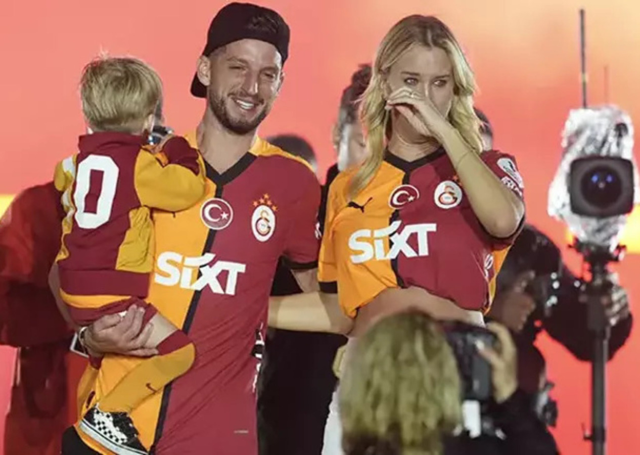 Mertens ailesi gözyaşlarını tutamadı: Hem ağladılar hem de ağlattılar!