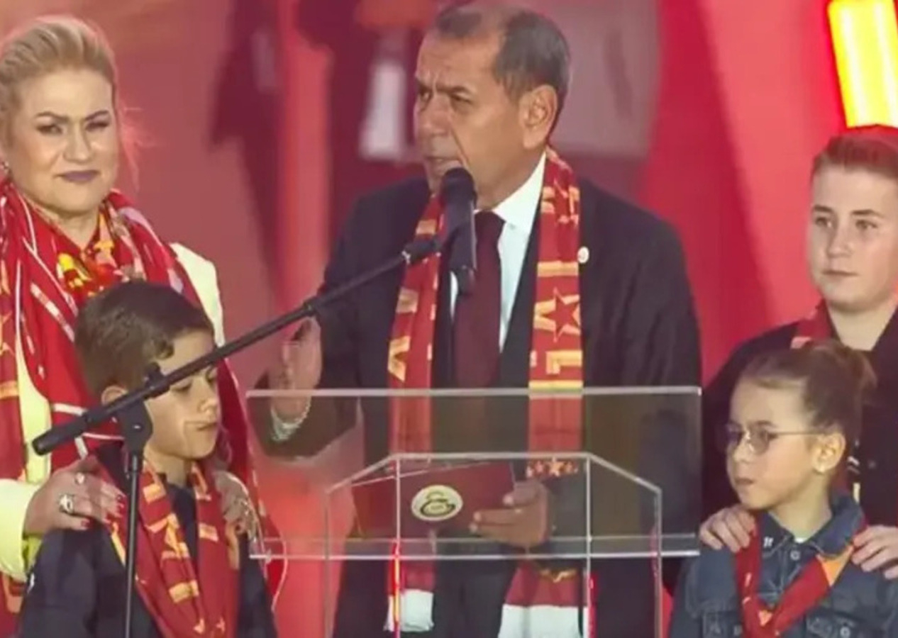 Victor Osimhen kalacak mı? Dursun Özbek canlı yayında açıkladı!