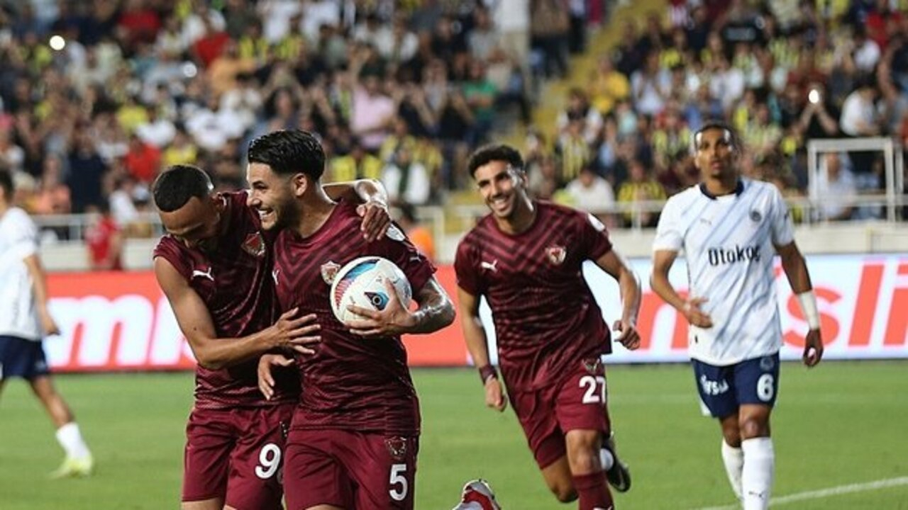 Süper Lig'de Büyük Şok: Fenerbahçe, Hatayspor Deplasmanında 4-2 Mağlup!