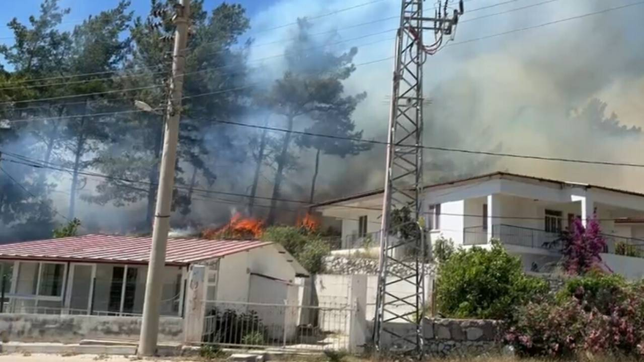 Marmaris'te orman yangını! Alevlere havadan ve karadan müdahale edildi
