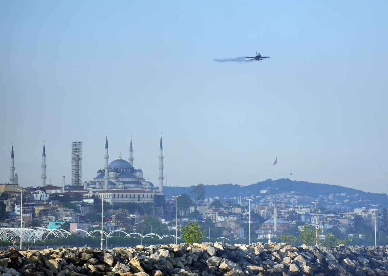 SOLOTÜRK İstanbul'un fethinin yıldönümü için prova uçuşu yaptı!