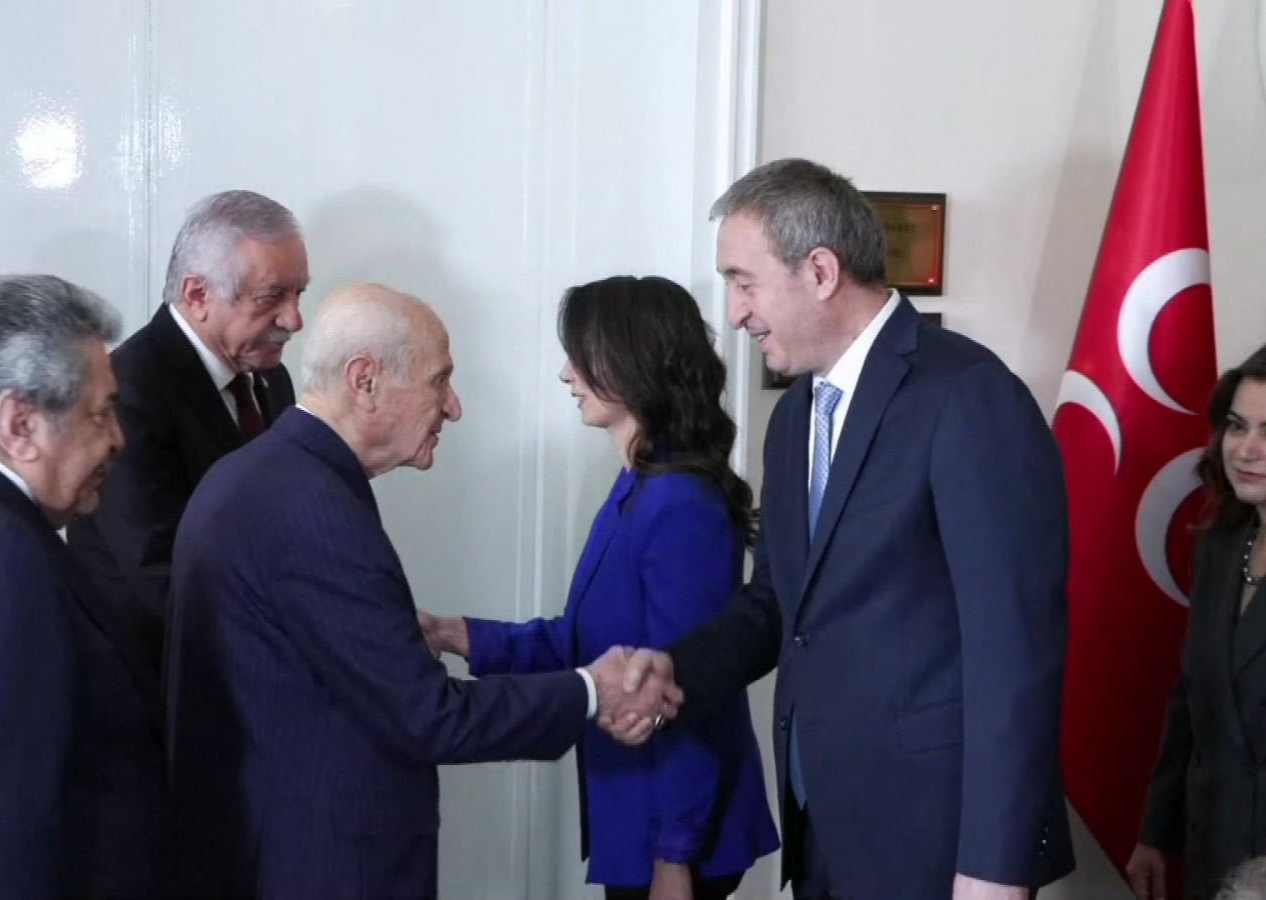 Meclis'te Terörsüz Türkiye zirvesi: Devlet Bahçeli heyeti kapıda karşıladı! DEM Parti-MHP görüşmesi sona erdi!