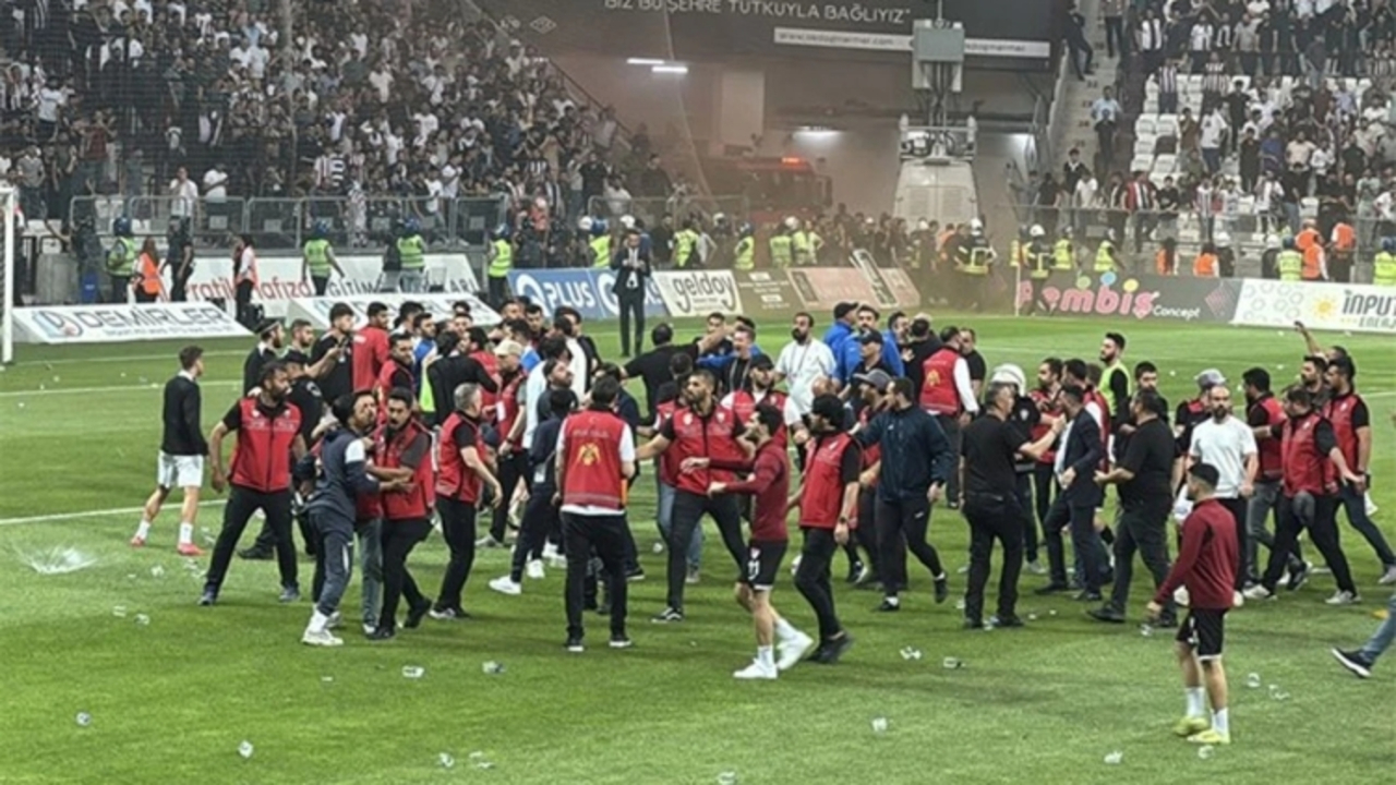 PFDK, olaylı Vanspor - Elazığspor maçına ceza yağdırdı!