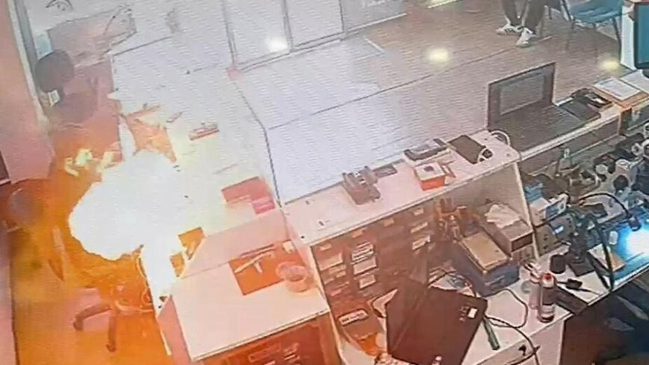 Ölümden son anda kurtuldu! Fethiye’de cep telefonu bataryası bomba gibi patladı!