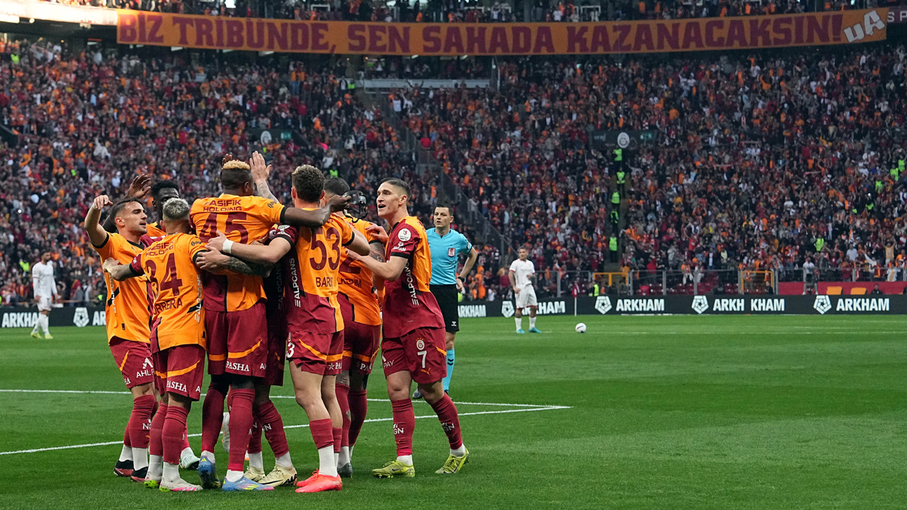 Başakşehir şampiyon Galatasaray'ı alkışlarla karşılayacak