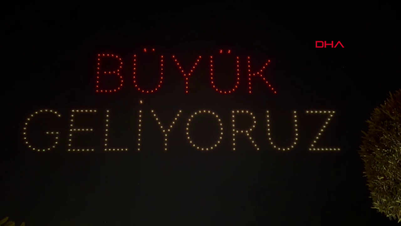 Gökyüzü sarı-kırmızıya boyandı! 500 Drone ile Galatasaray’dan Acun’a manidar gönderme