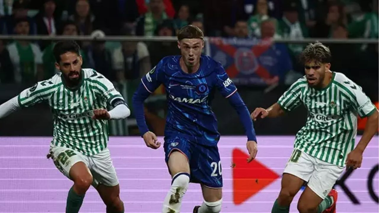 Muhteşem geri dönüş! Chelsea Betis’i farklı yenerek UEFA Konferans Ligi Şampiyonu oldu!