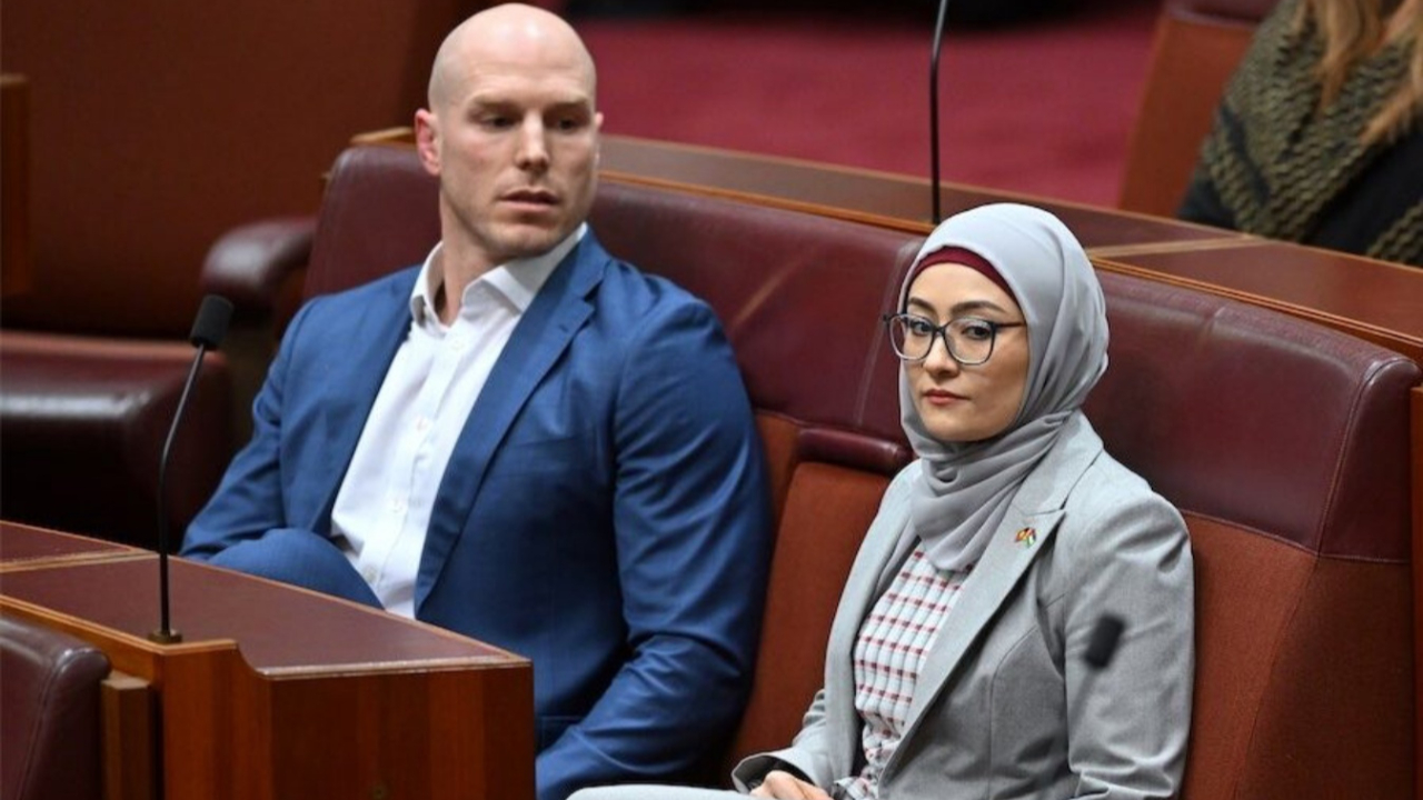 Avustralya'nın ilk başörtülü senatörü Fatima Payman’a ahlaksız teklif: Sana biraz içki verelim, masada dans etmeni izleyelim