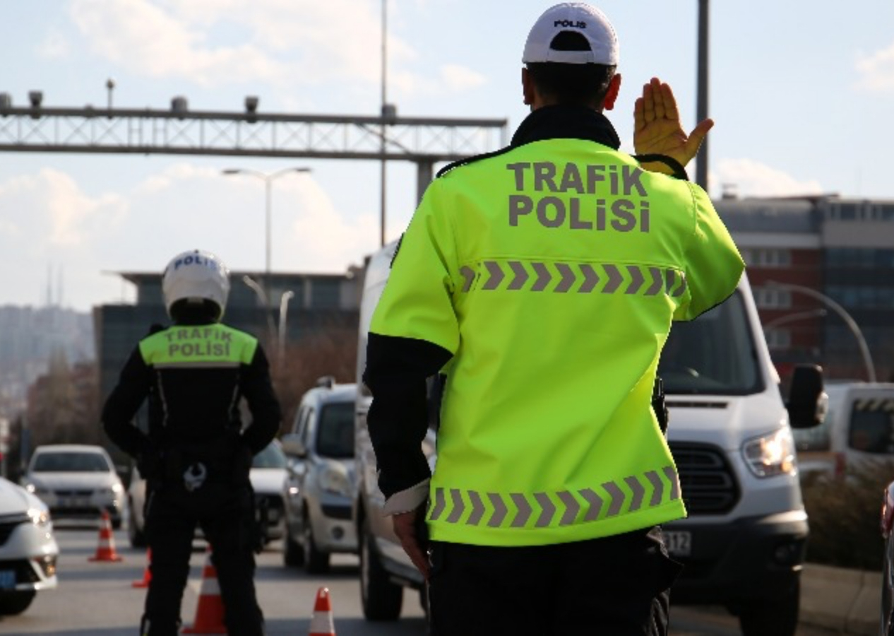 Trafikte devrim var! Ambulansa yol vermeyen yandı, makas ve drift atana ağır ceza...