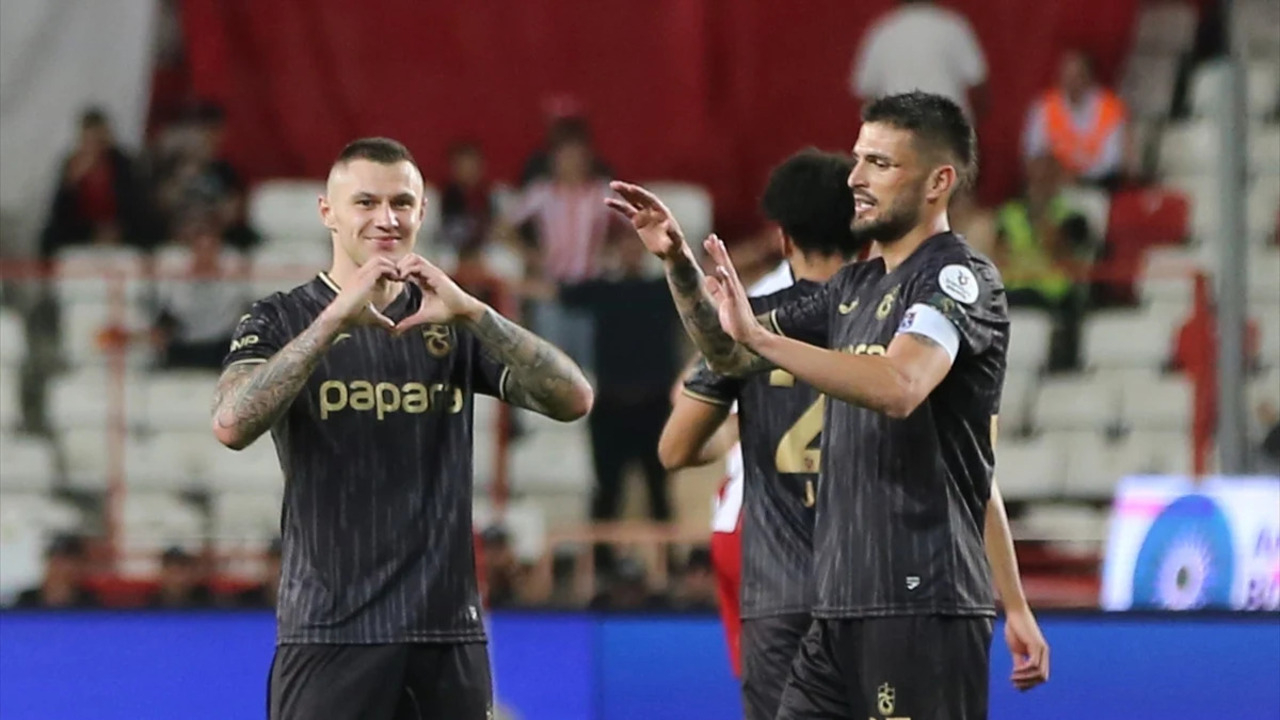 Trabzonspor Antalya'da kazandı, kapanışı galibiyetle yaptı (Antalyaspor 0 - 2 Trabzonspor | Maçın özeti)