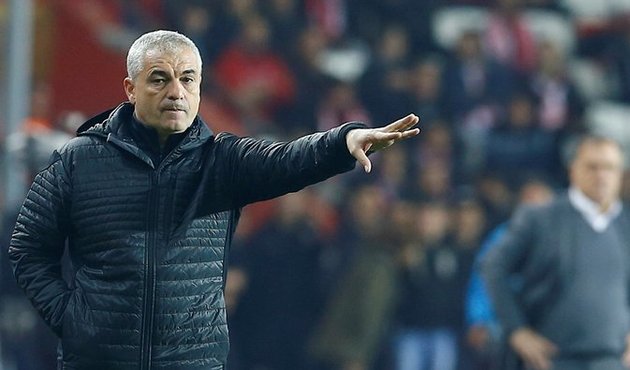 Trabzonspor'un hocası resmen açıklandı!