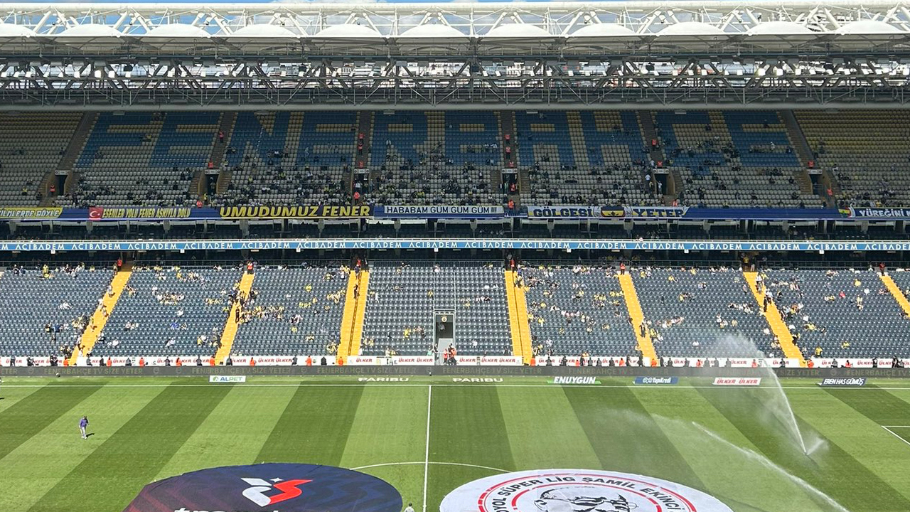 Kadıköy'de yürek burkan görüntü! Tribünler bomboş...