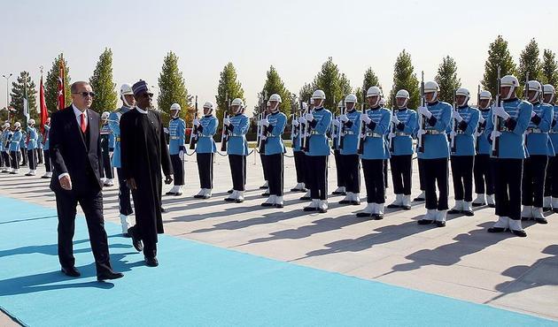 Cumhurbaşkanı Erdoğan, Nijeryalı mevkidaşı Buhari'yi resmi törenle karşıladı!