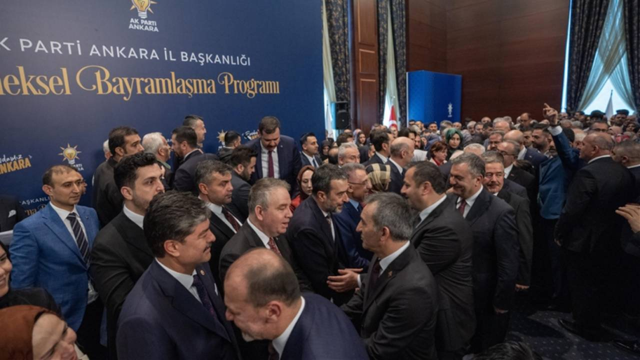 AK Parti'nin bayramlaşma programında yer almayan tek parti CHP