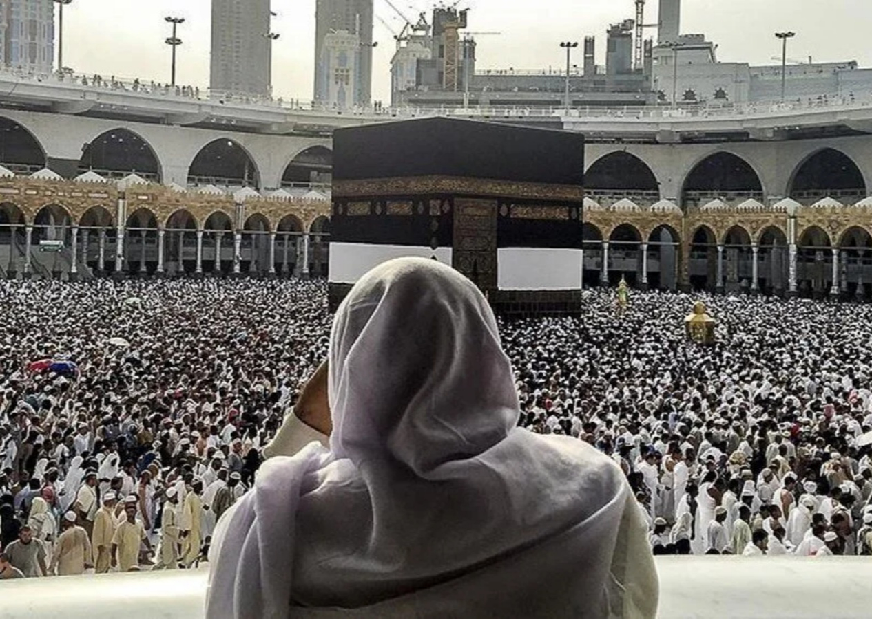 Suudi Arabistan’da izinsiz hacı alarmı: 75 binden fazla hacı adayı geri çevrildi! Yapay zeka ve dronlar devrede