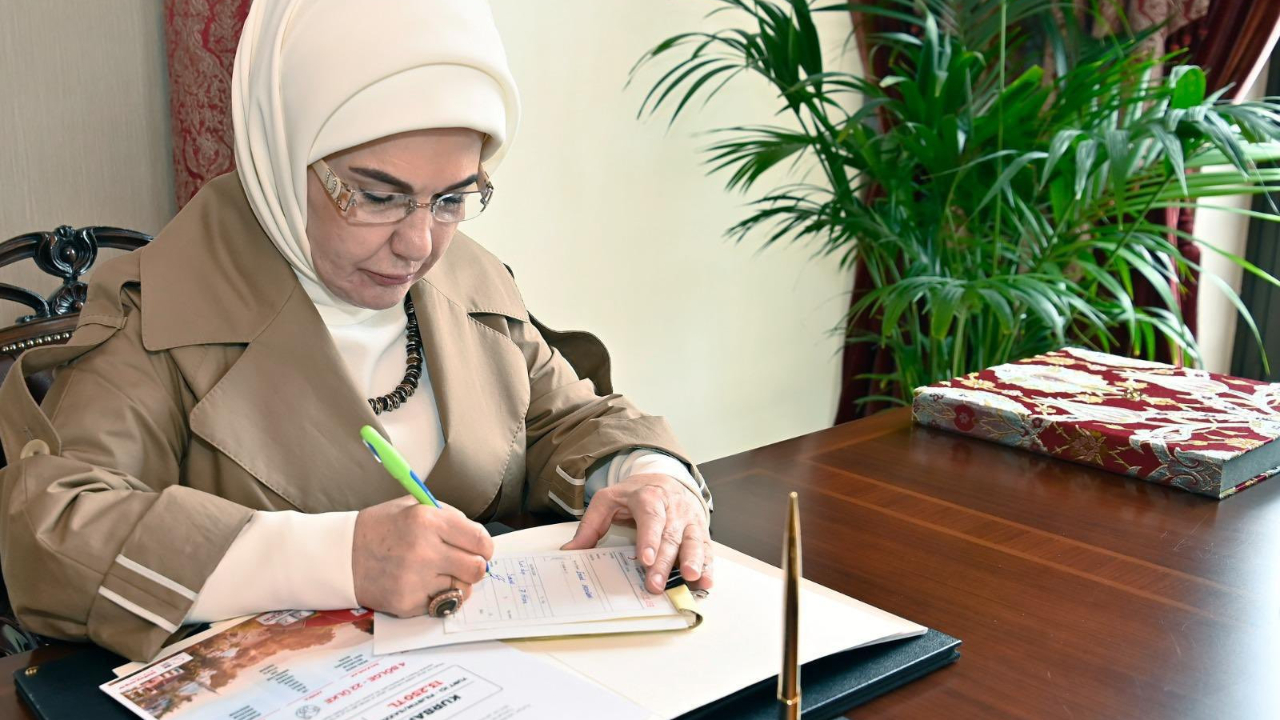 Emine Erdoğan'dan anlamlı dayanışma! Türk Kızılay'a kurban bağışında bulundu