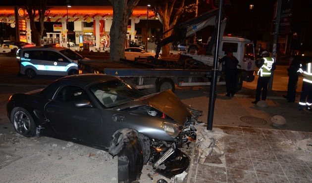 Bağdat caddesinde kaza dehşeti: 4 yaralı...