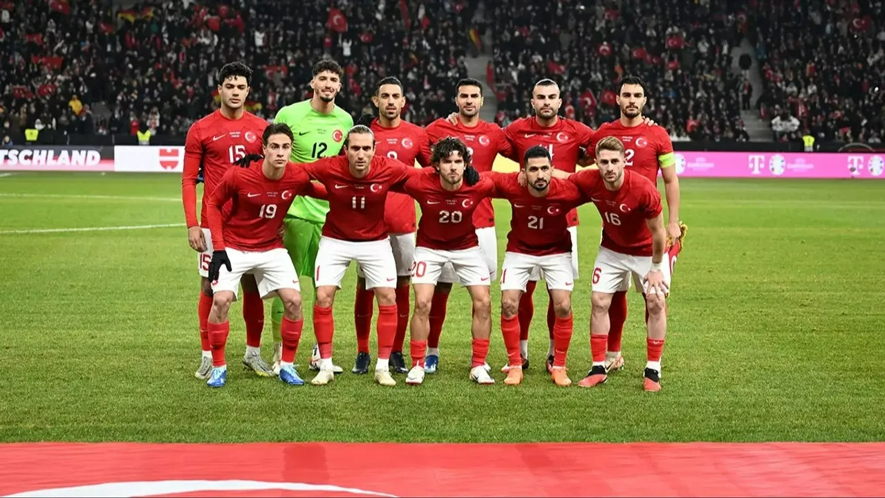 TFF duyurdu! Üç yıldız Milli Takım kadrosundan çıkarıldı! Sürpriz isim dahil oldu!
