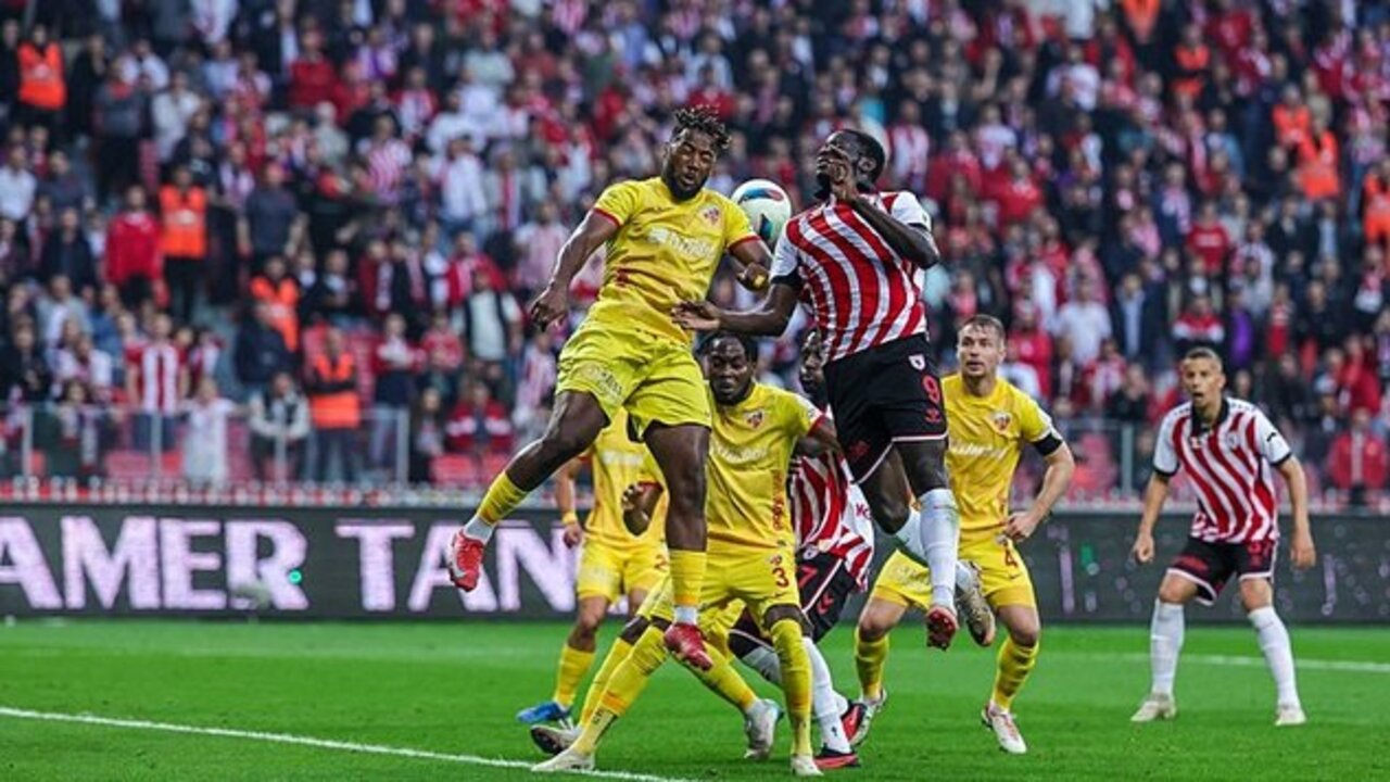 Samsunspor evinde pes etmedi, 3.lüğü Beşiktaş'a vermedi (Samsunspor 2 - 1 Kayserispor | Maçın özeti)