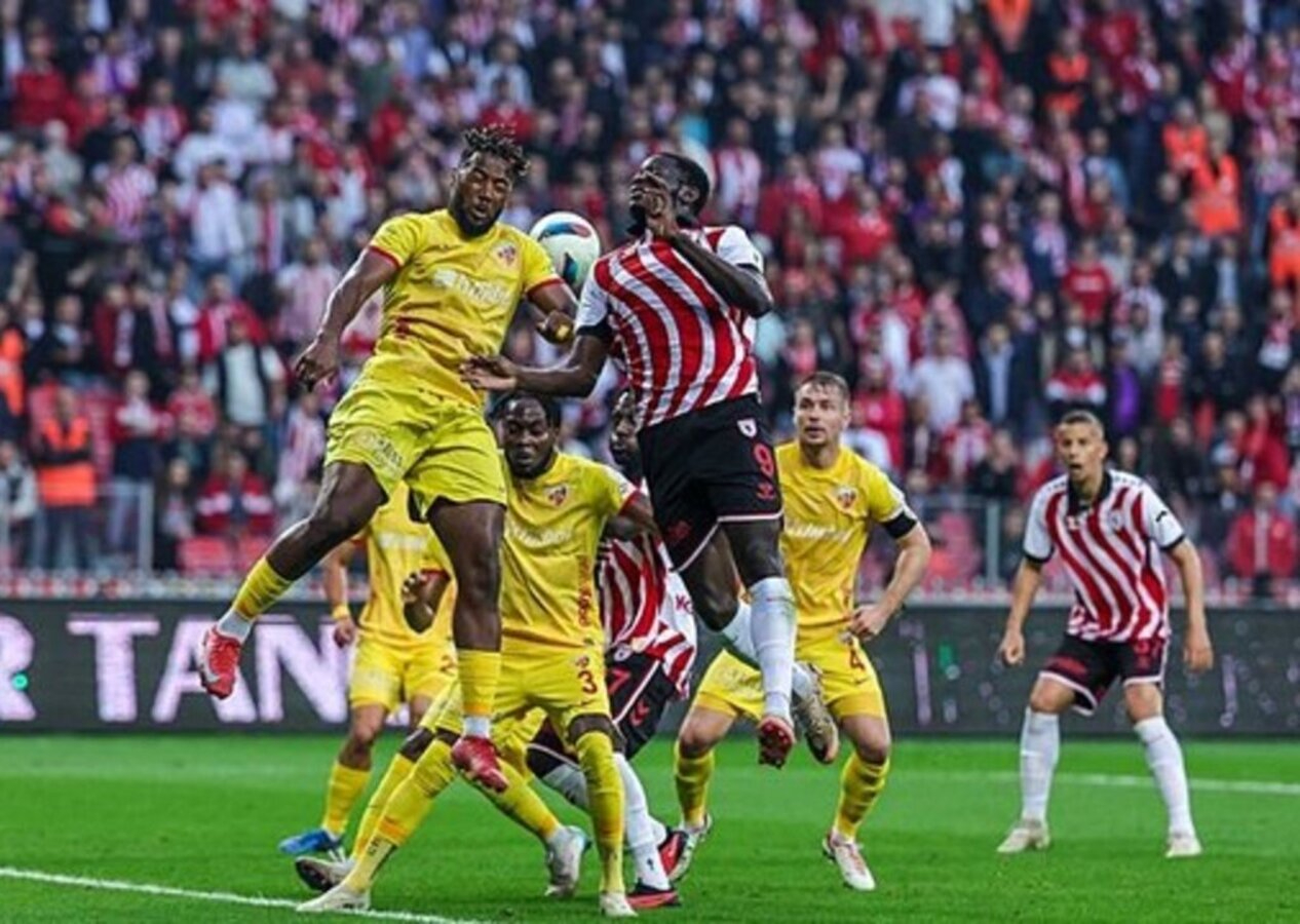 Samsunspor evinde pes etmedi, 3.lüğü Beşiktaş'a vermedi (Samsunspor 2 - 1 Kayserispor | Maçın özeti)