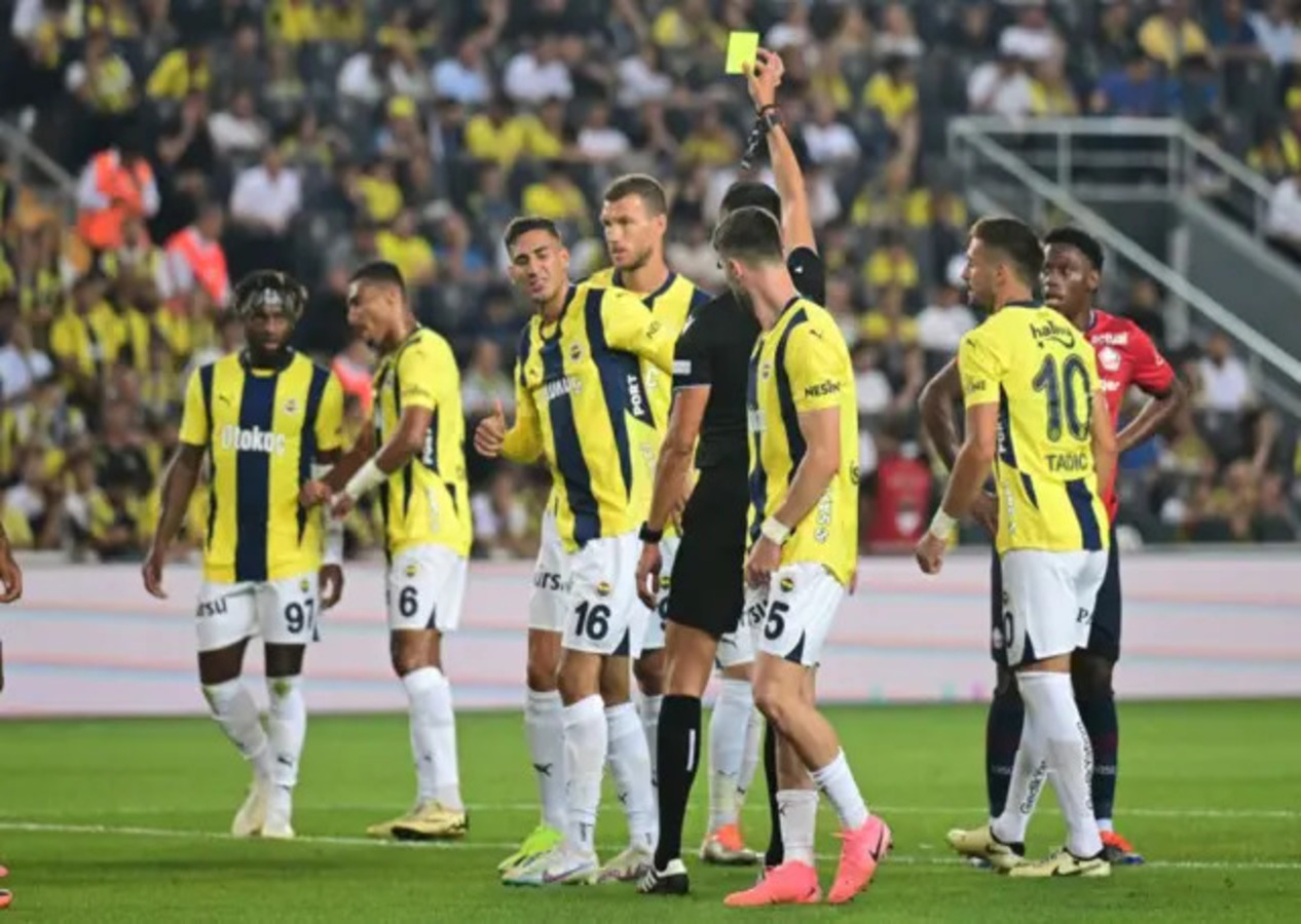 Fenerbahçe'de bir ayrılık daha: Paylaşım yaparak duyurdu!