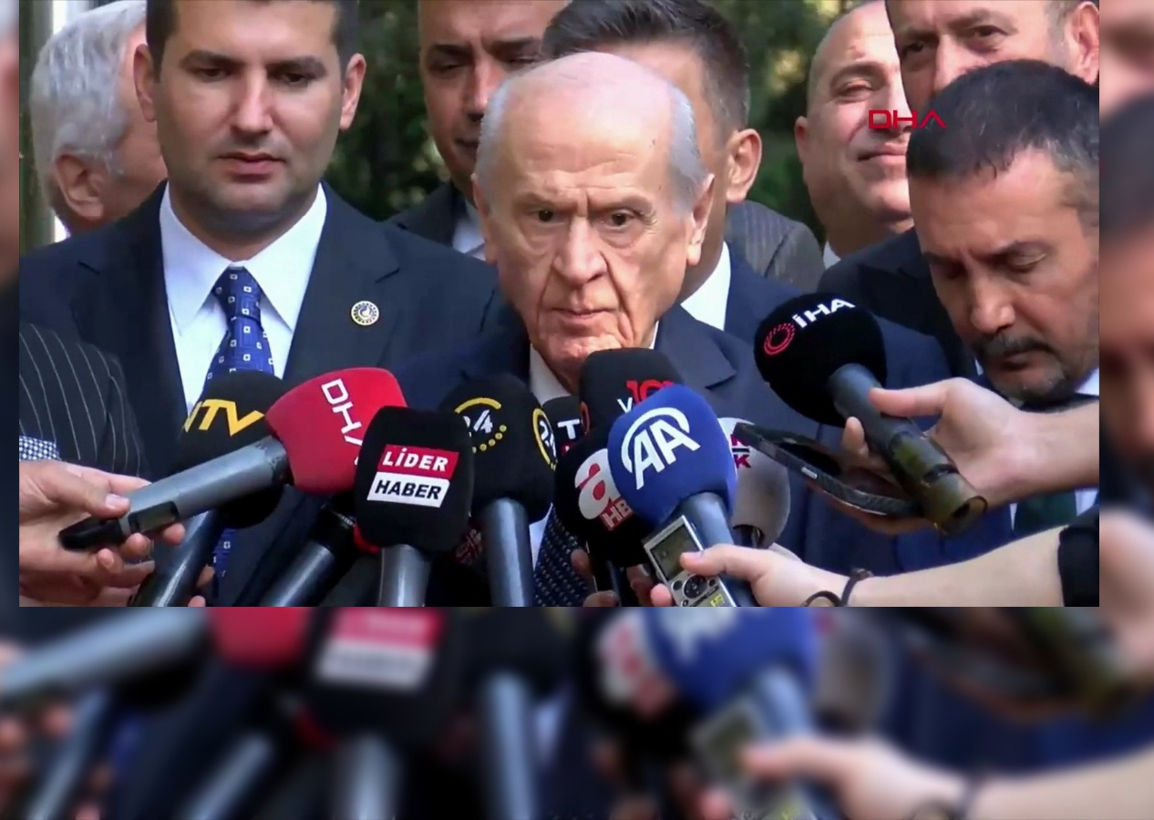 Devlet Bahçeli, Alparslan Türkeş’in kabrini ziyaret etti! Dikkat çeken mesaj: Bütün partiler Türkiye partisi olmalı! Darbeler anayasası yok edilmeli