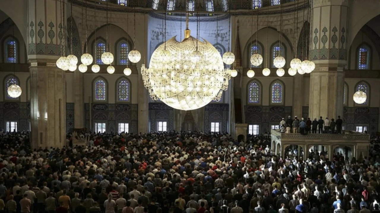 Diyanet İşleri Başkanlığı yayımladı: İşte il il Kurban Bayramı namaz saatleri...