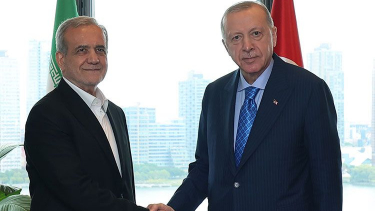 Cumhurbaşkanı Erdoğan, İran Cumhurbaşkanı Pezeşkiyan ile görüştü! "İyi bayramlar komşu"