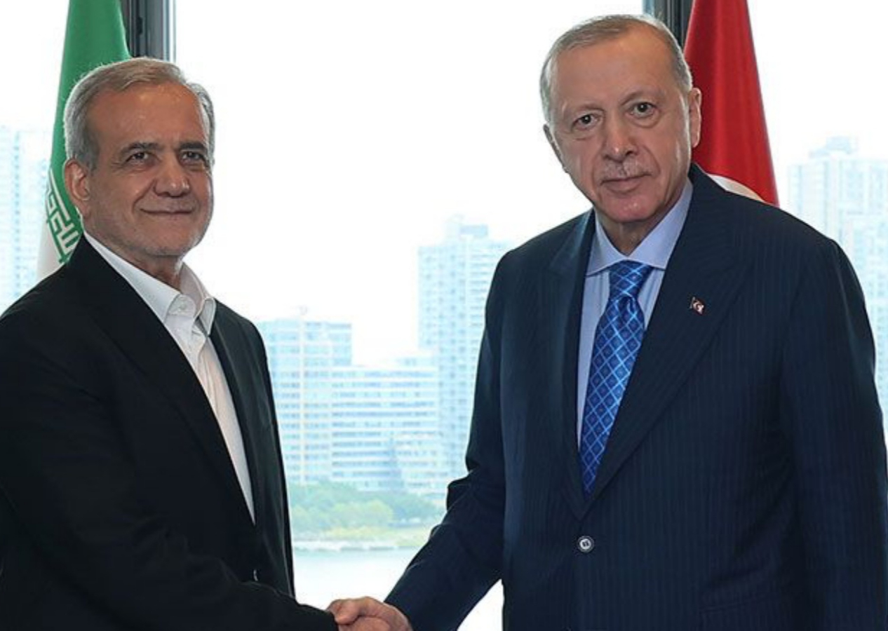 Cumhurbaşkanı Erdoğan, İran Cumhurbaşkanı Pezeşkiyan ile görüştü! "İyi bayramlar komşu"