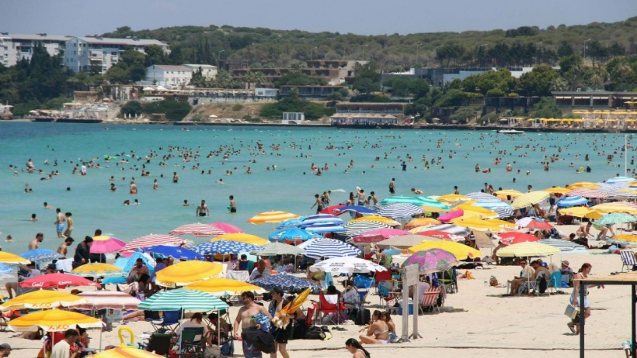 Çeşme'de bayram yoğunluğu! Otellerin doluluk oranı yüzde 75'e ulaştı