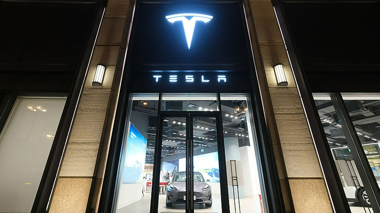 Hisselerde tarihi düşüş! Trump ile Elon Musk arasındaki vergi krizi Tesla’yı çökertti!
