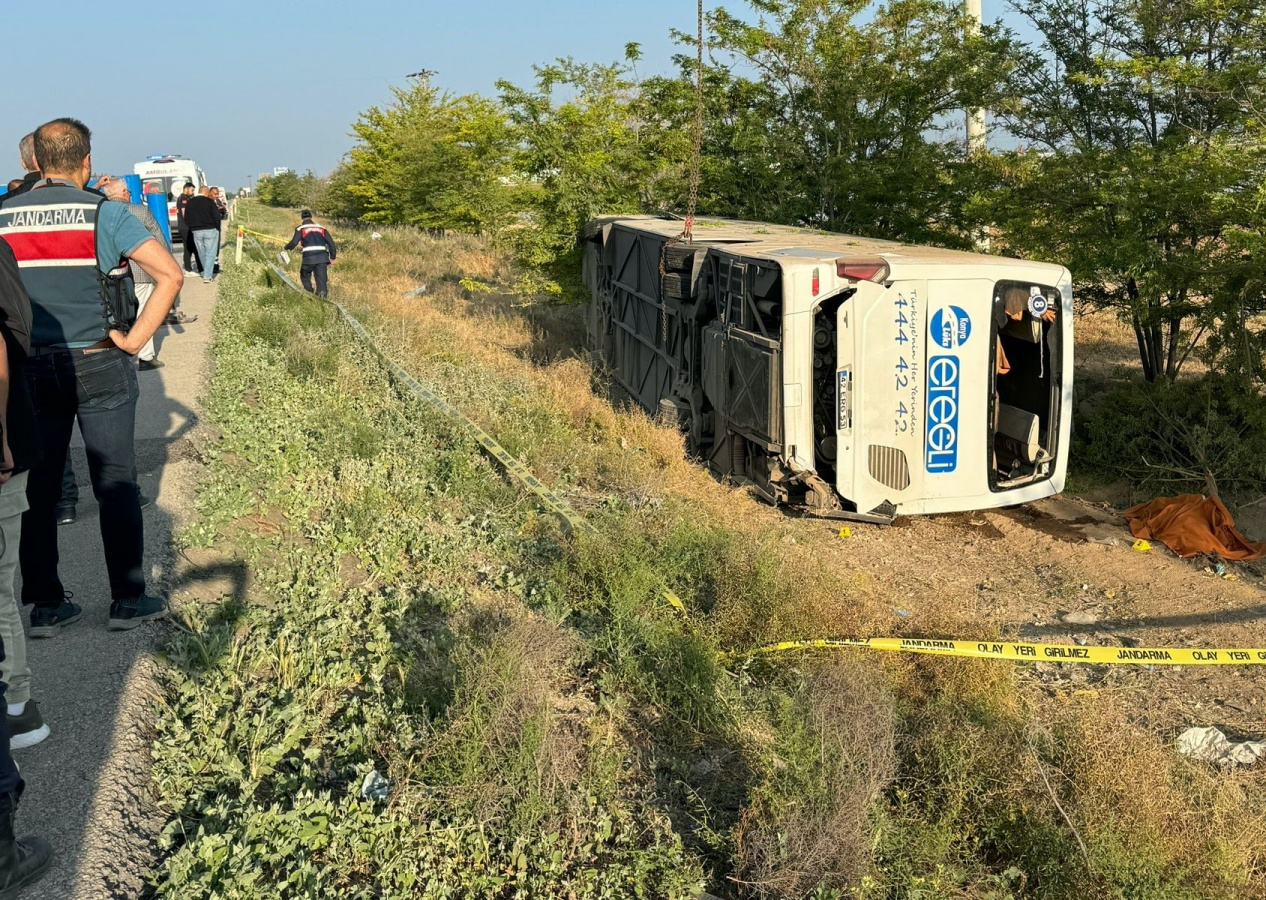 Bayramın ilk günü acı haber... Konya-Adana Karayolu'nda yolcu otobüsü şarampole devrildi: 1 ölü, 23 yaralı