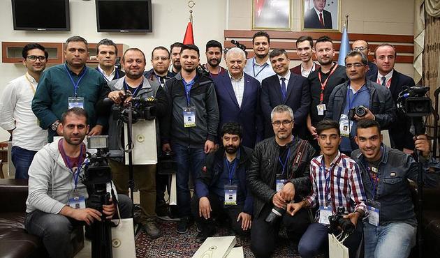 Başbakan Binali Yıldırım, Gazeteciler Günü'nü kutladı!