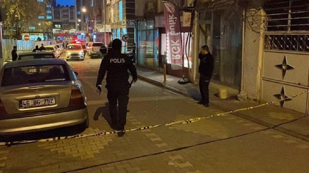 Ankara'da aile vahşeti! Annesiyle boşanma aşamasındaki babasını sokak ortasıda bıçakladı