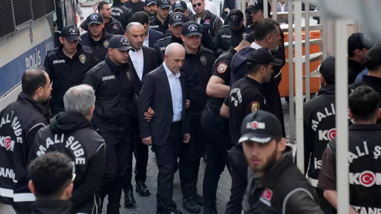 CHP’li belediyelere yolsuzluk darbesi: 4 ayrı soruşturmada 22 tutuklama! Aralarında 3 belediye başkanı, 2 başkan yardımcısı ve 1 eski vekil var!