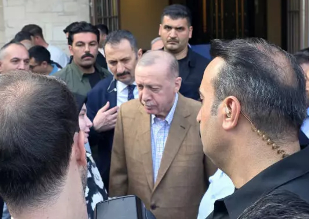 Cumhurbaşkanı Erdoğan bayram namazını Marmaris’te kıldı, vatandaşlarla bayramlaştı