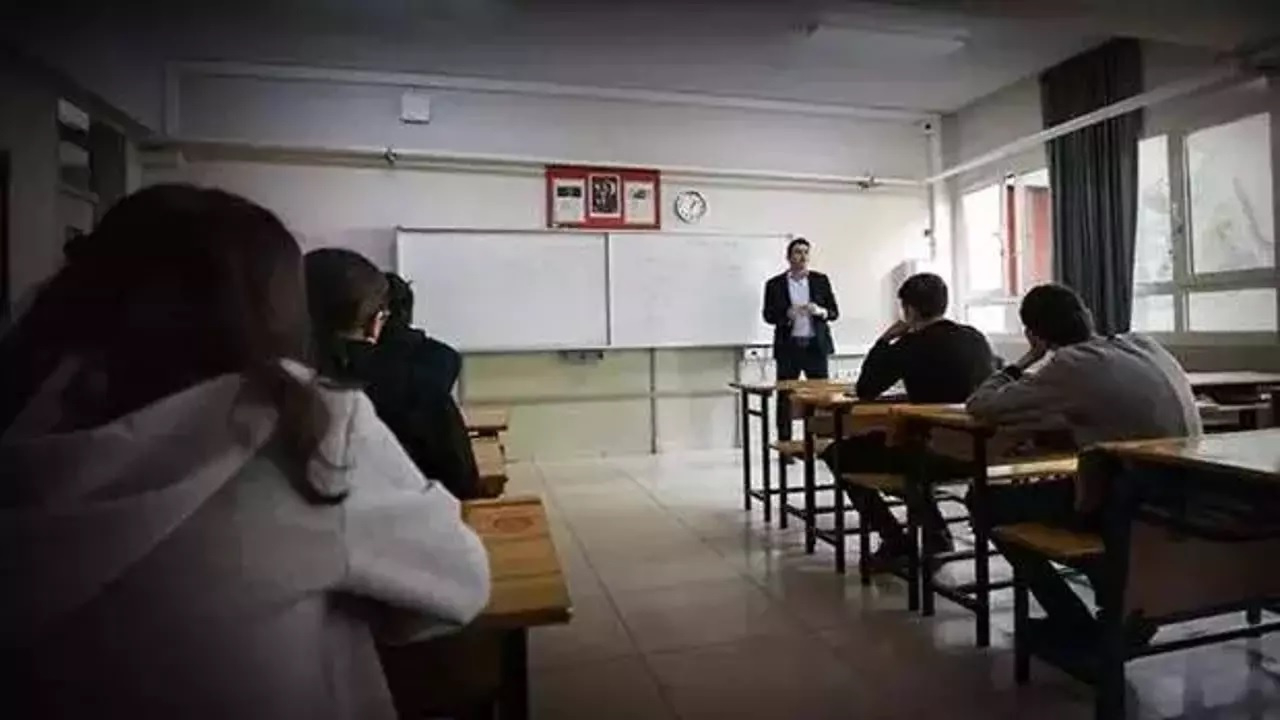 MEB duyurdu! Öğretmenlerin iller arası isteğe bağlı yer değiştirme sonuçları yayımlandı...