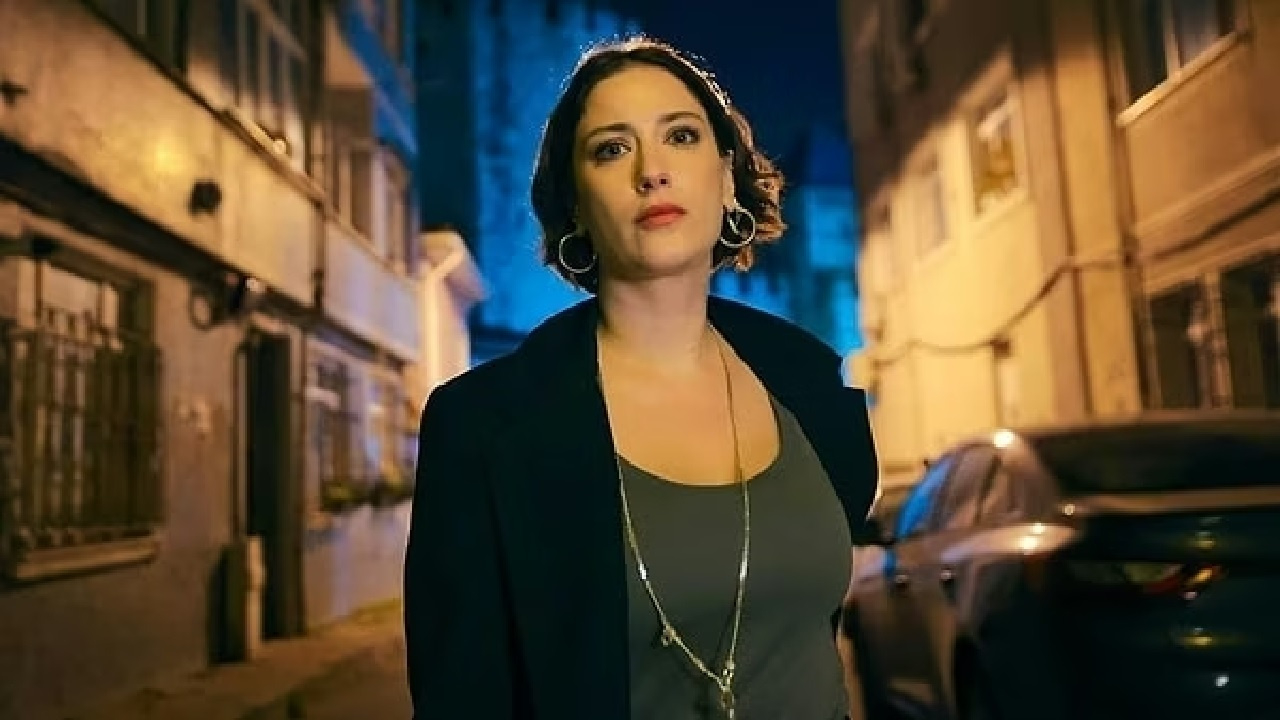 Hazal Kaya 'Sorgu' dizisi için yeniden imaj değiştirdi! Sarı saçlara veda!