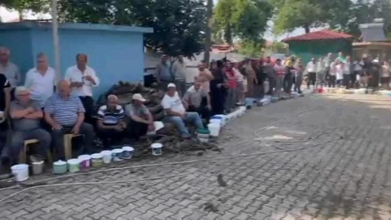 Yüzyıllık gelenek göz yaşarttı! Bu köyde kurban eti girmeyen ev yok: Herkes aynı sofrada buluşuyor