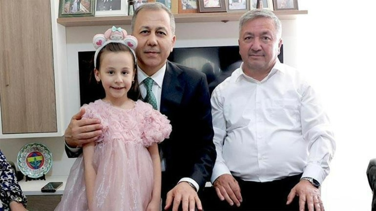 Bakan Yerlikaya Konya'da Şehit Teğmen Fikret Dinçer’in ailesini ziyaret etti