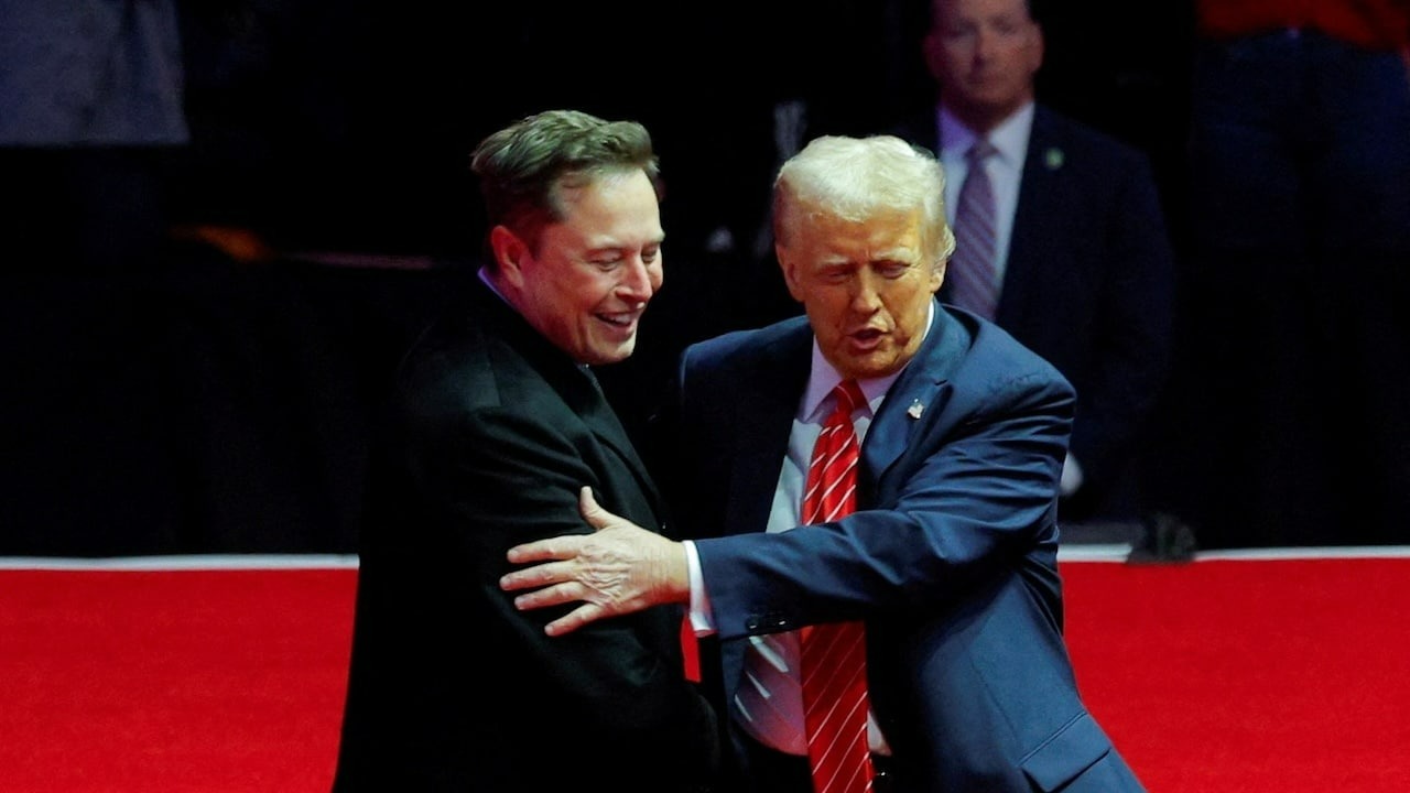 Elon Musk’tan geri vites! Trump’ın adını Epstein dosyalarında verdi, sonra sildi