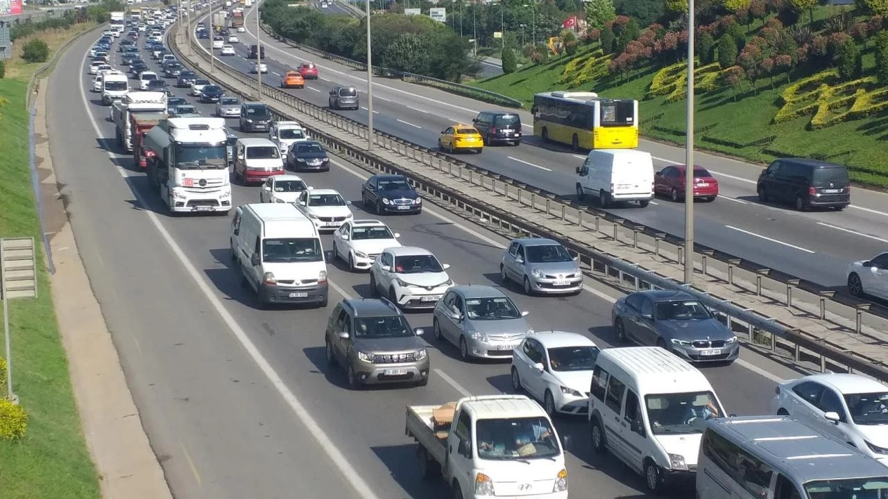 Tekirdağ-İstanbul hattında bayram dönüşü yoğunluğu başladı: Ekiplerden sürücülere kritik uyarı