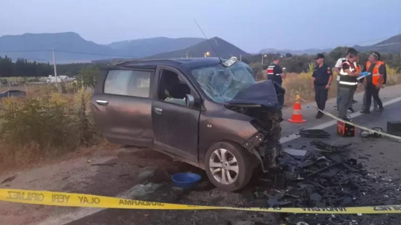 İzmir'de korkunç trafik kazası! Araçlar 5 kişiye mezar oldu