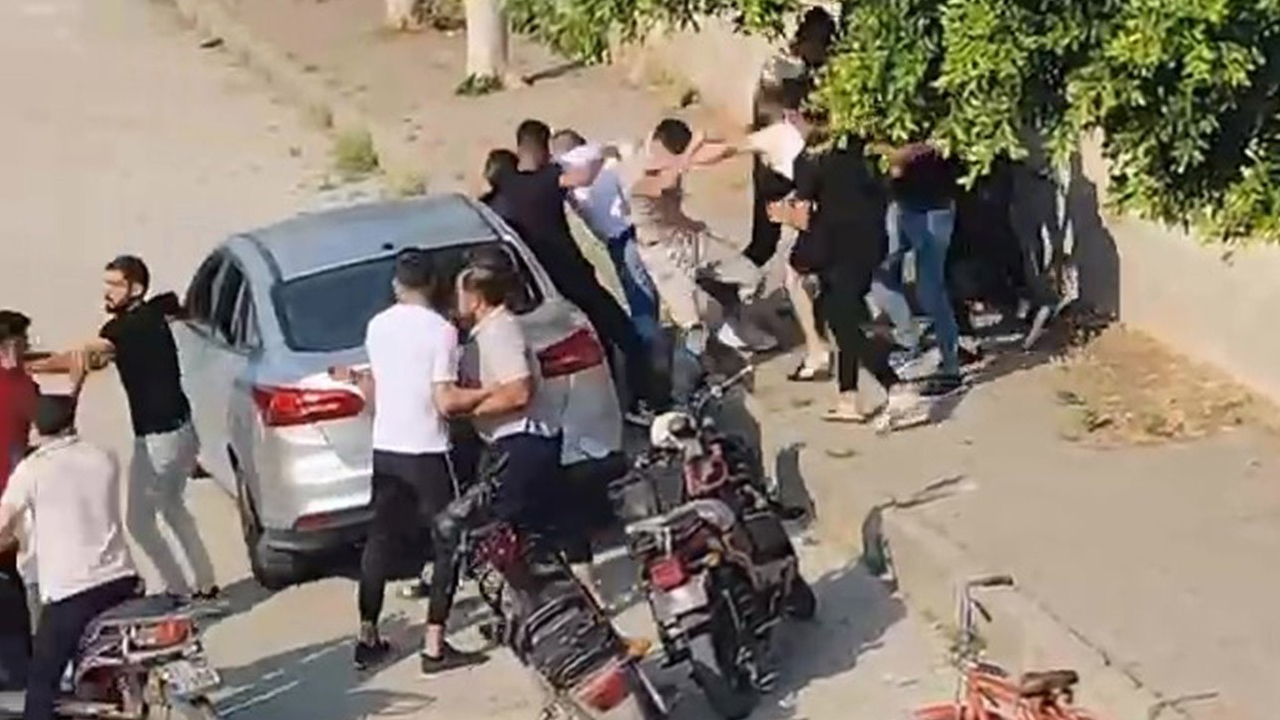 İskenderun’da sokak ortasında kavga: 17 kişi birbirine girdi