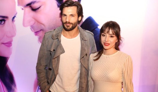 Özge Gürel ve Serkan Çayoğlu'ndan özlem şikayeti!