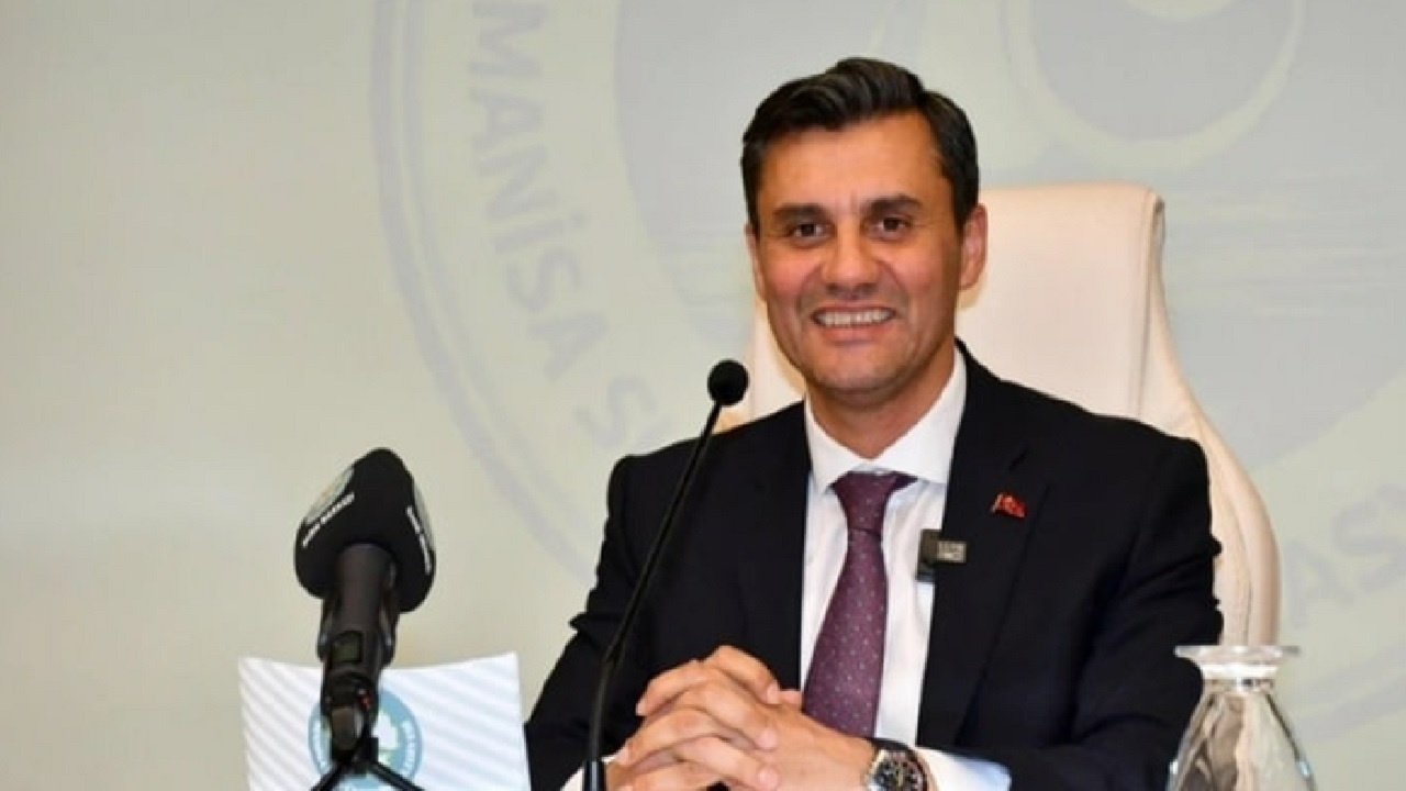 Manisa Belediye Başkanı Ferdi Zeyrek'in vefatı sonrası siyaset dünyasından taziye mesajı yağdı...